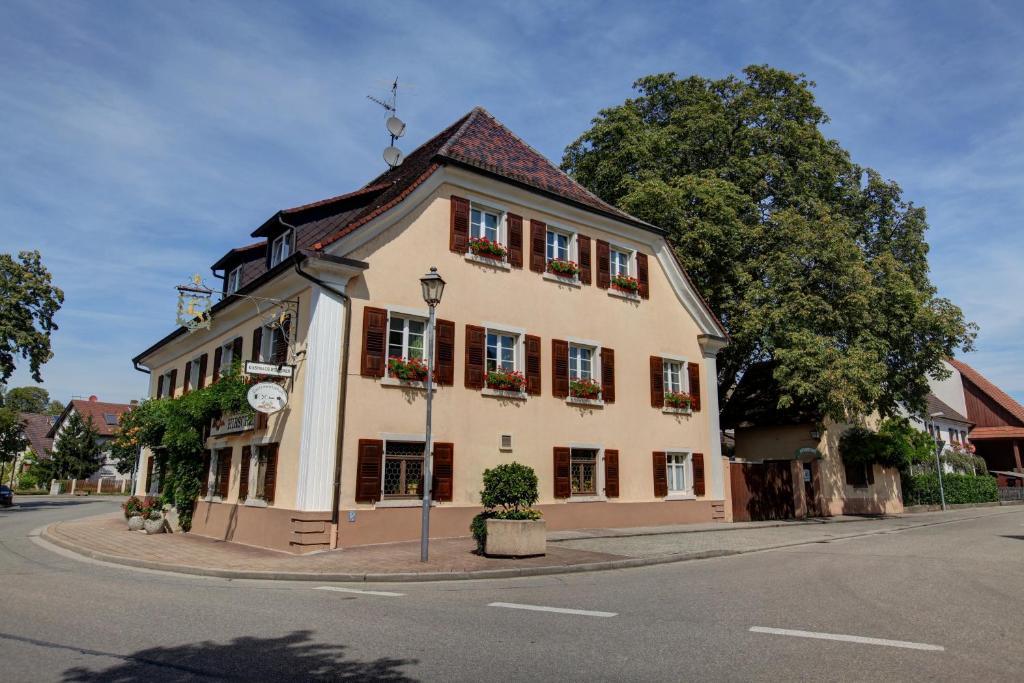 Gasthaus Zum Hirschen Oberrimsingen エクステリア 写真
